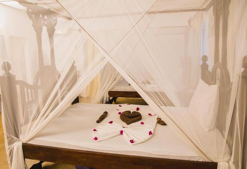 فندق Moonshine Uroa Boutique