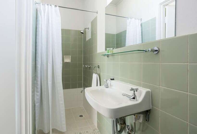 هتل Nightcap At Emerald Star