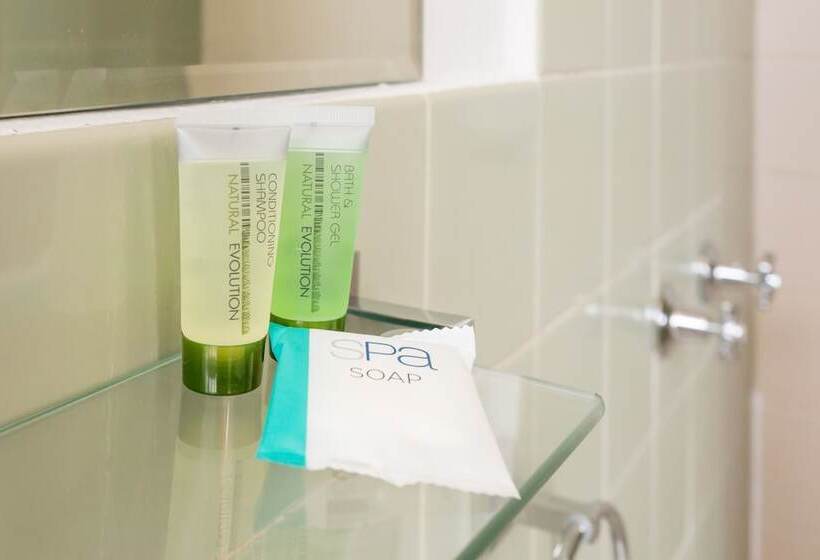 هتل Nightcap At Emerald Star