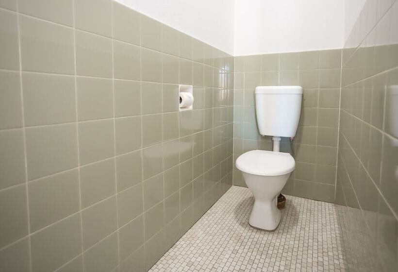 هتل Nightcap At Emerald Star