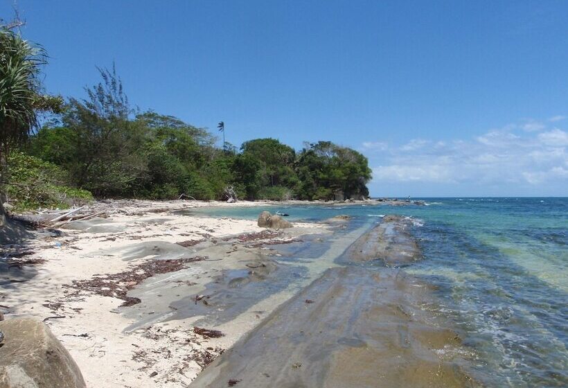 בית מלון כפרי North Borneo Biostation Resort