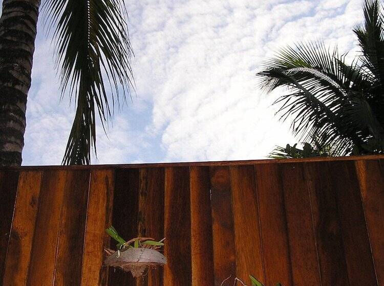 هتل North Borneo Biostation Resort