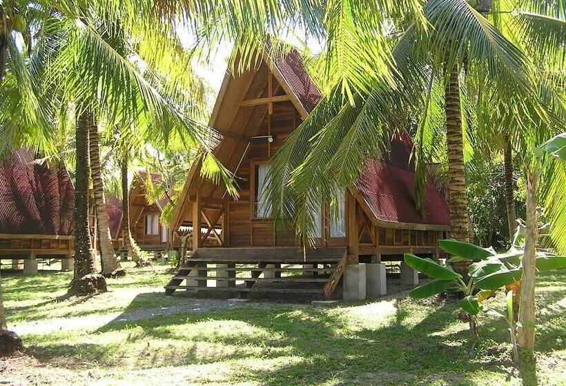 בית מלון כפרי North Borneo Biostation Resort