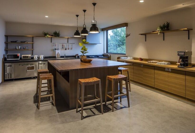 فندق Shiretoko Yuhi No Ataruie Onsen Hostel