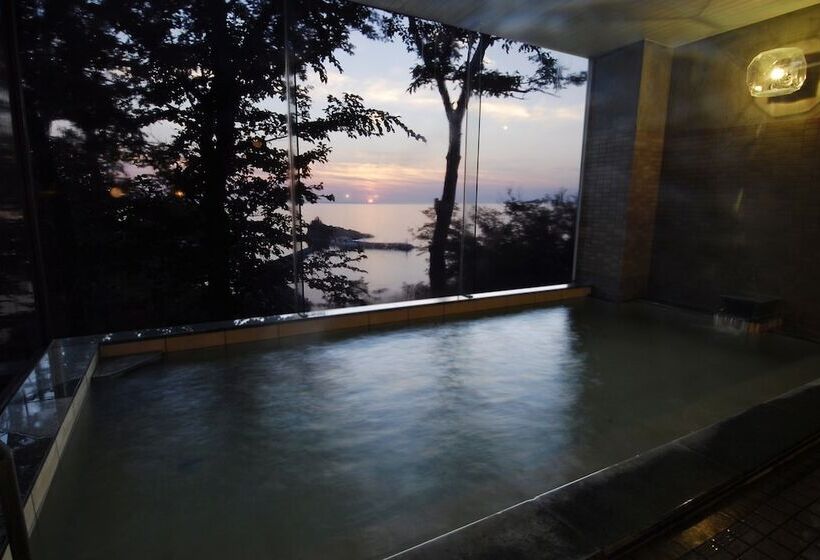 Отель Shiretoko Yuhi No Ataruie Onsen Hostel