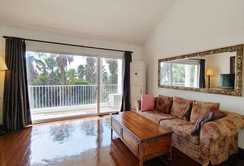 هتل Springhill Resort