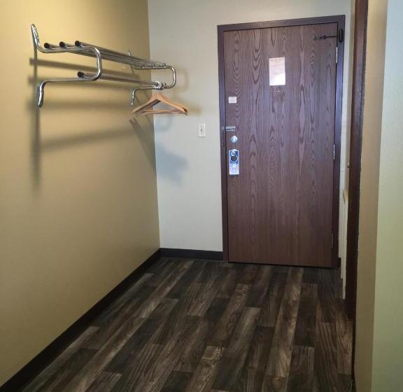 هتل Sunlac Inn Devils Lake