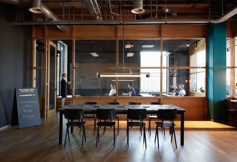 هتل The Social Hub Groningen