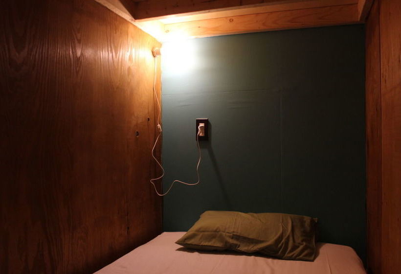 Igloo Dorm & Breakfast  Hostel