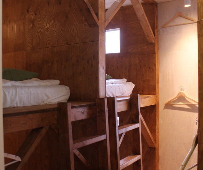 Igloo Dorm & Breakfast  Hostel