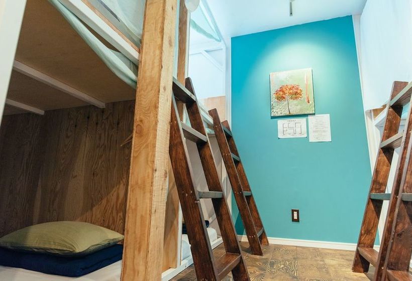 Igloo Dorm & Breakfast  Hostel