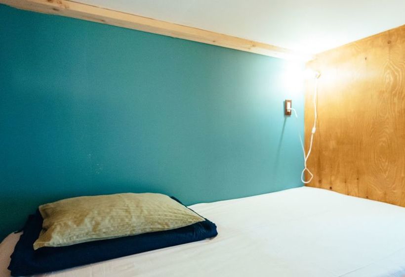 Igloo Dorm & Breakfast  Hostel