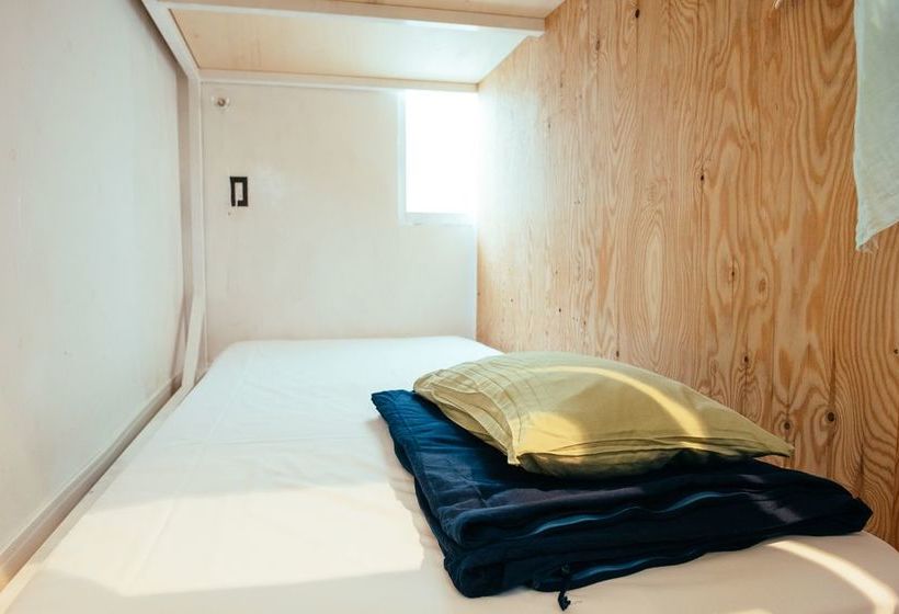 Igloo Dorm & Breakfast  Hostel