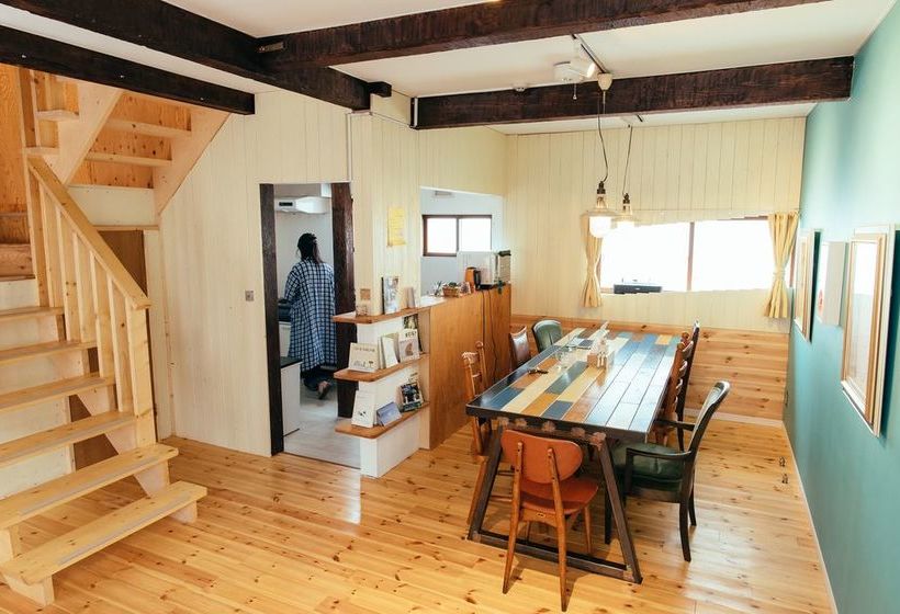 Igloo Dorm & Breakfast  Hostel