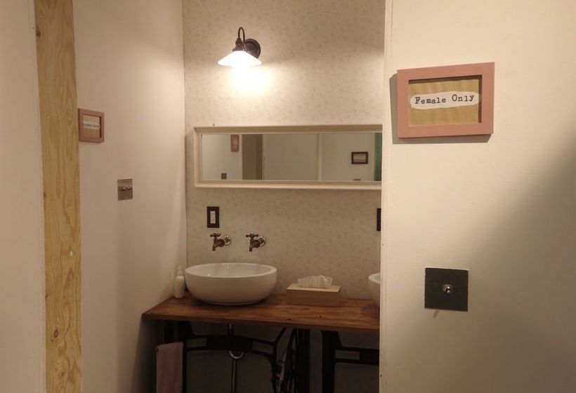 Igloo Dorm & Breakfast  Hostel