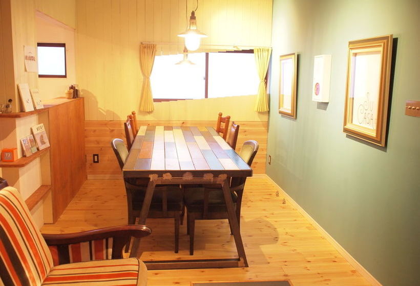 Igloo Dorm & Breakfast  Hostel