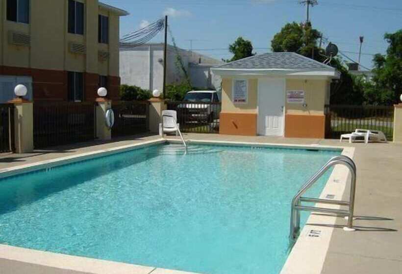 فندق على الطريق Regency Inn