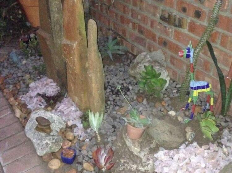 Пансион A La Martha S Airport Guest House