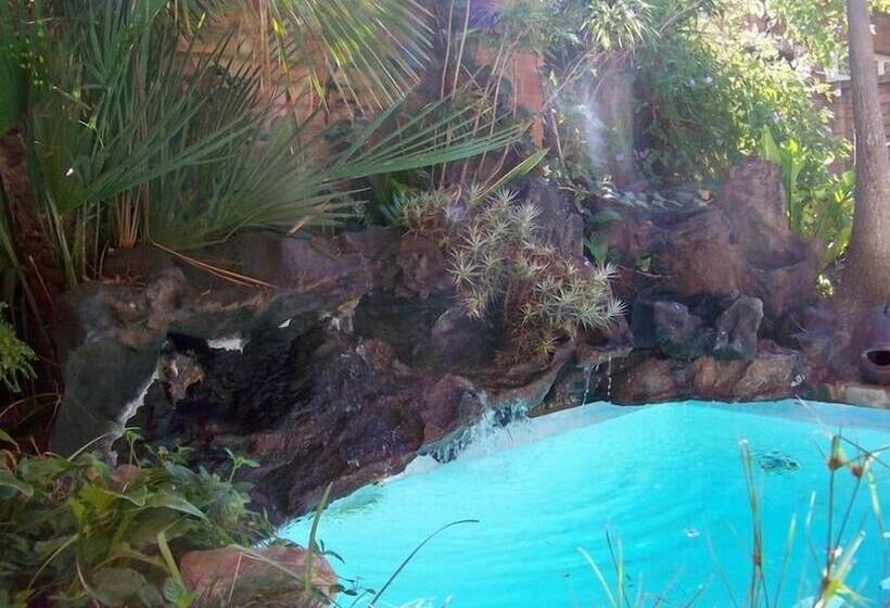 Пансион A La Martha S Airport Guest House