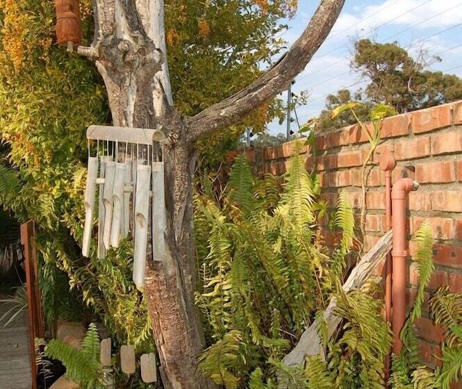 Пансион A La Martha S Airport Guest House