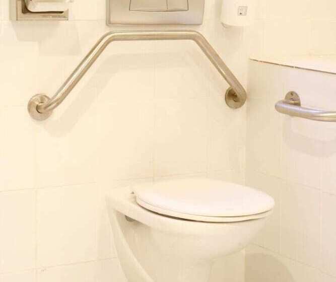 Пансион A La Martha S Airport Guest House