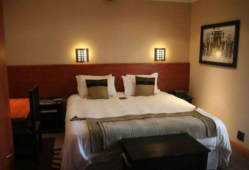 Пансион A La Martha S Airport Guest House