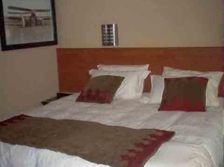 펜션 A La Martha S Airport Guest House