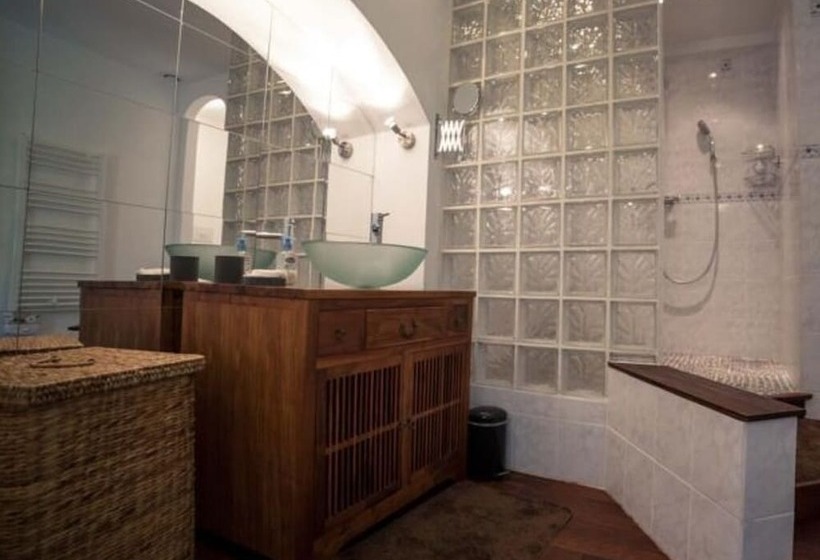 膳宿费 Le Corrigot