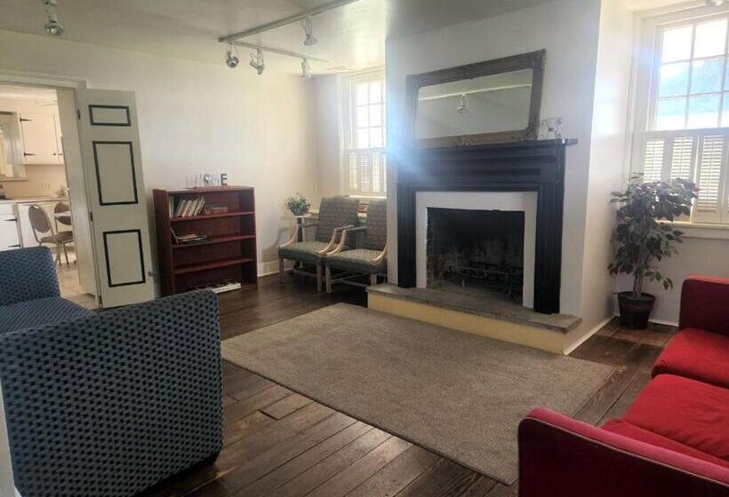 Spruce Lane Lodge And Cottages