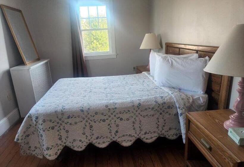 Spruce Lane Lodge And Cottages