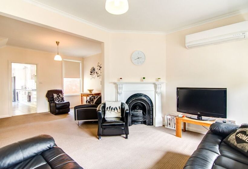 Terrace On Walbourne