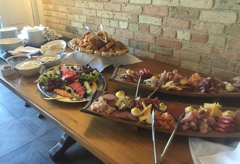 The Little Inn Of Bayfield