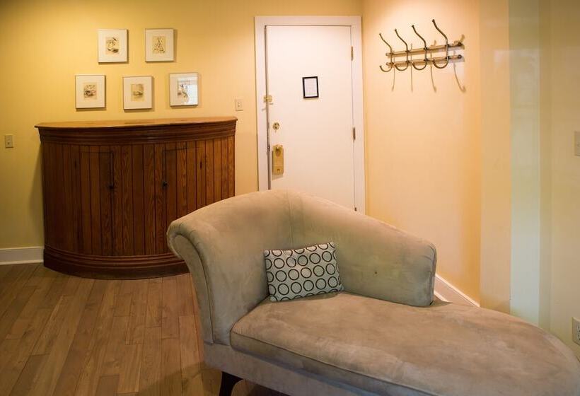 The Little Inn Of Bayfield