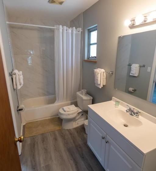 Village House By Beachside Management