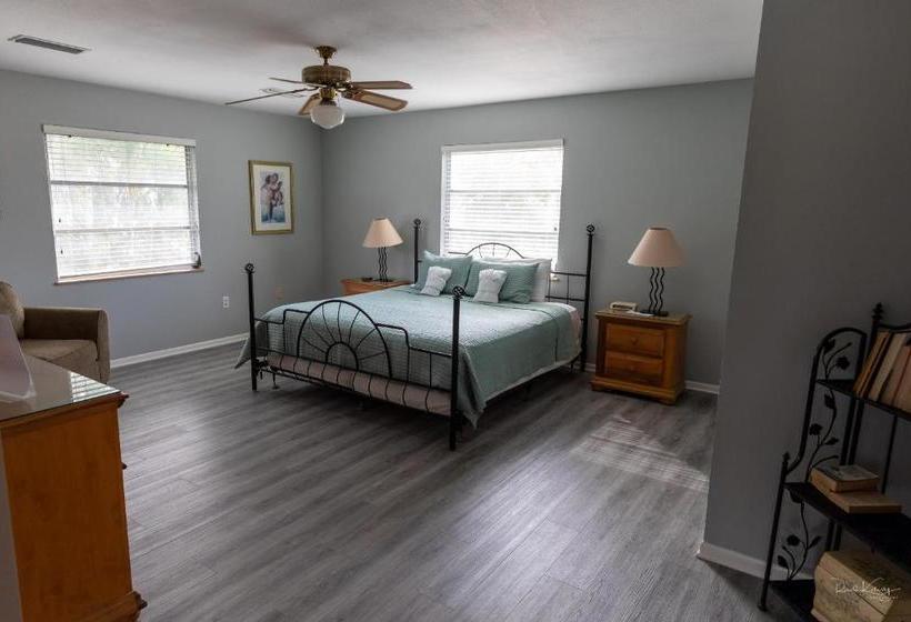 Village House By Beachside Management