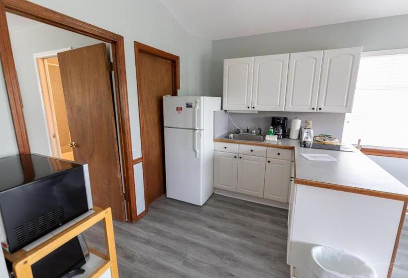 Village House By Beachside Management