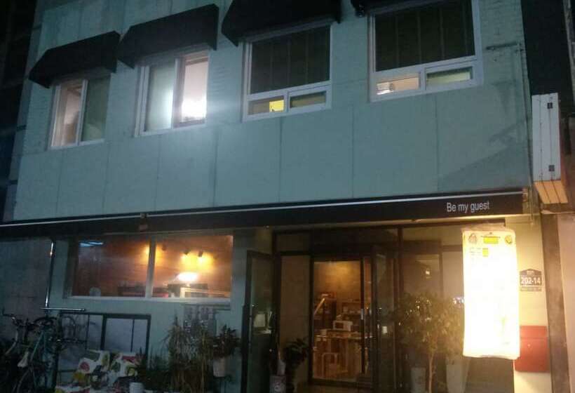 הוסטל Nearest Guesthouse