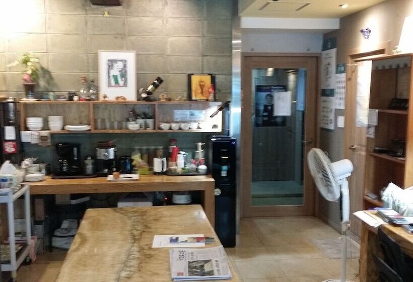 הוסטל Nearest Guesthouse