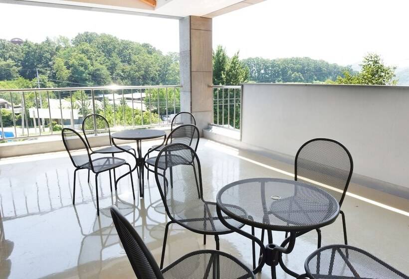 Andong Poonggyung Hostel N Library