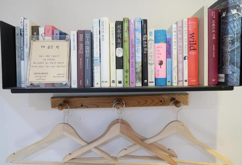 Andong Poonggyung Hostel N Library