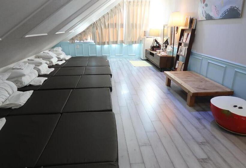 Andong Poonggyung Hostel N Library