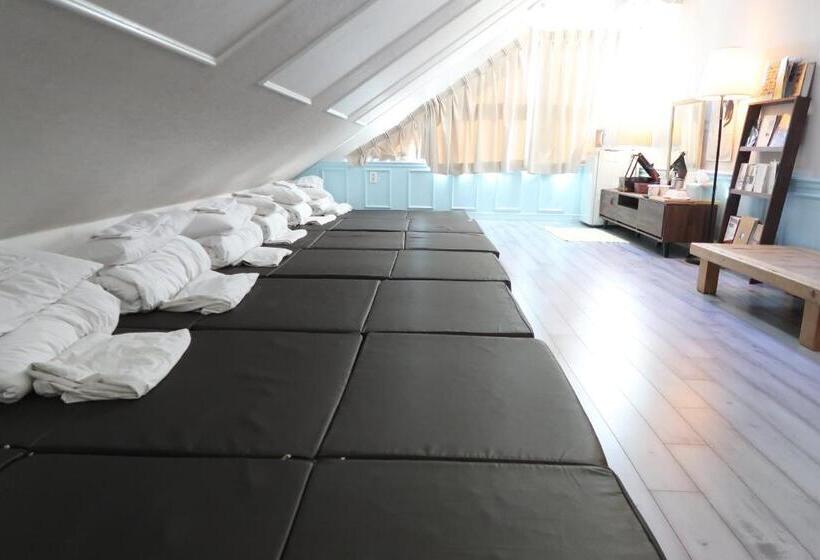 Andong Poonggyung Hostel N Library