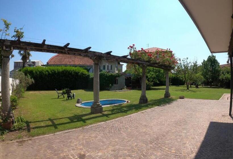 تختخواب و صبحانه Bella Vita Guesthouse  Parcheggio Privato Interno