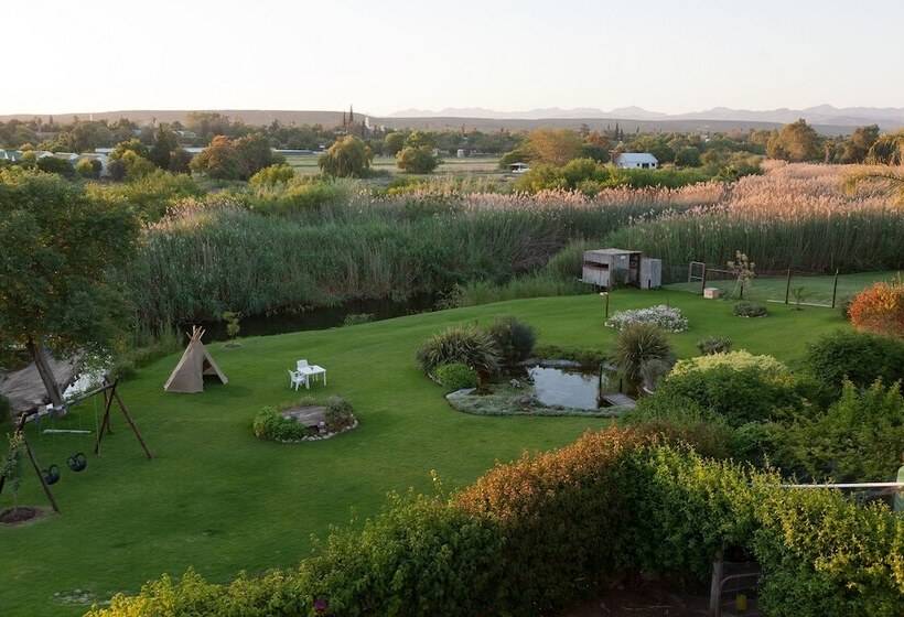 Bed and Breakfast De Oude Yotclub