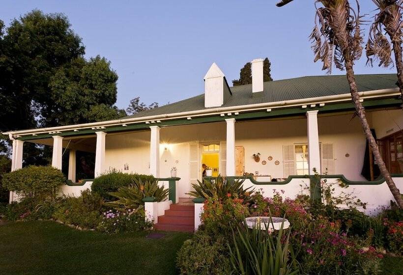 Bed and Breakfast De Oude Yotclub