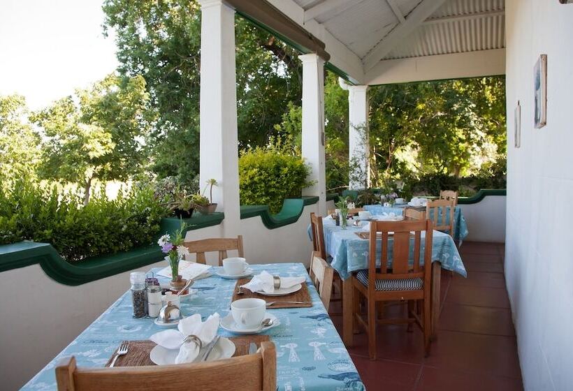 Bed and Breakfast De Oude Yotclub