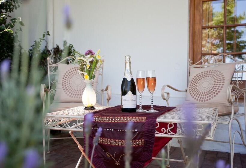 Bed and Breakfast De Oude Yotclub