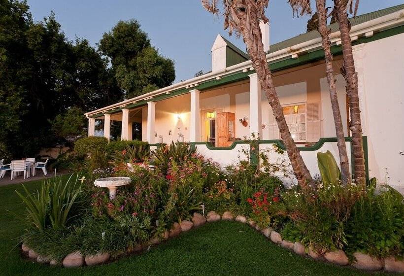 Bed and Breakfast De Oude Yotclub