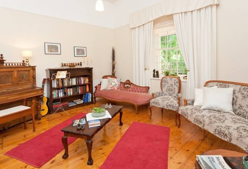 Bed and Breakfast De Oude Yotclub