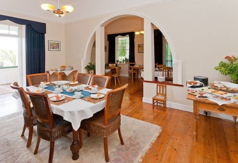 Bed and Breakfast De Oude Yotclub